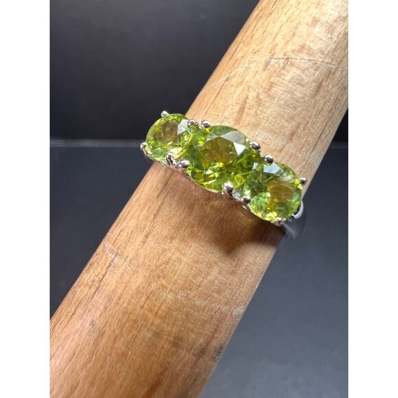 Vintage peridot three stone sterling silver ring size 7 - Picture 5 of 12